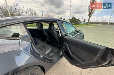 Седан Tesla Model 3 2023 в 
