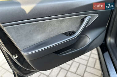Седан Tesla Model 3 2019 в 