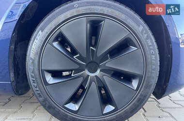 Седан Tesla Model 3 2024 в 
