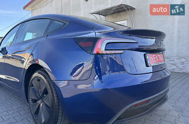 Седан Tesla Model 3 2024 в 