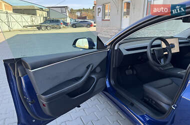 Седан Tesla Model 3 2024 в 