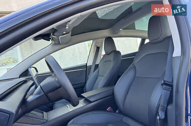 Седан Tesla Model 3 2024 в 