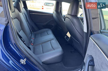 Седан Tesla Model 3 2024 в 