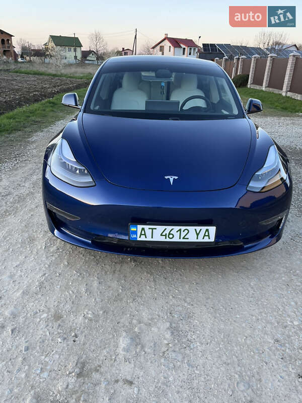 Седан Tesla Model 3 2021 в Івано-Франківську