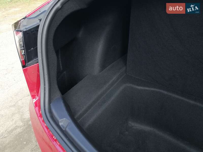 Седан Tesla Model 3 2018 в Черкасах