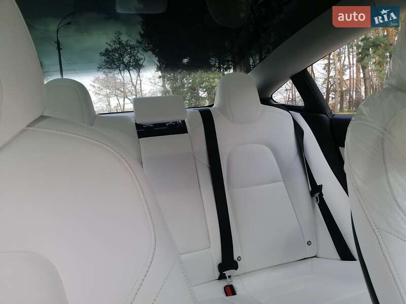 Седан Tesla Model 3 2018 в Черкасах