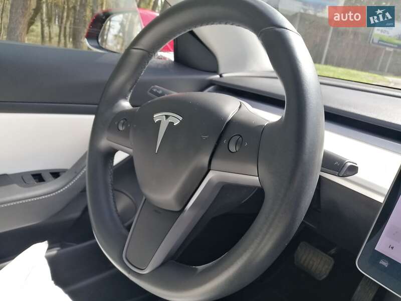 Седан Tesla Model 3 2018 в Черкасах