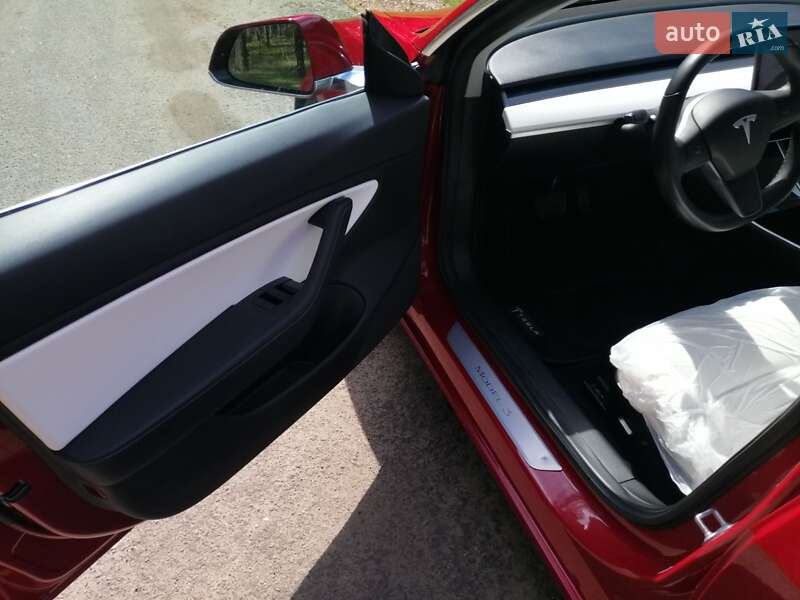 Седан Tesla Model 3 2018 в Черкасах