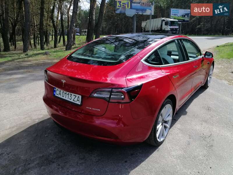 Седан Tesla Model 3 2018 в Черкасах