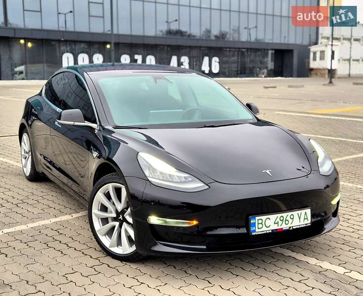 Седан Tesla Model 3 2018 в Львове
