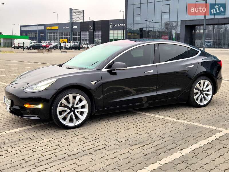 Седан Tesla Model 3 2018 в Львове