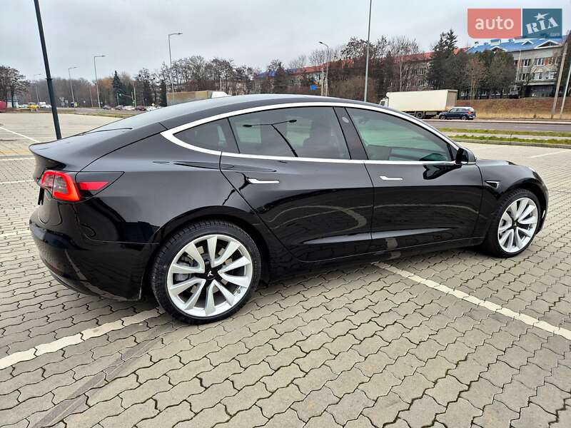 Седан Tesla Model 3 2018 в Львове