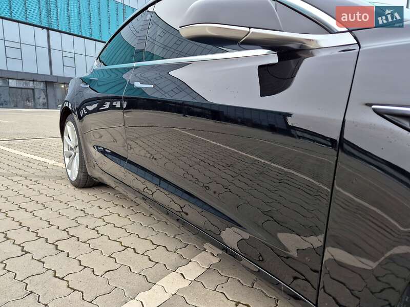 Седан Tesla Model 3 2018 в Львове