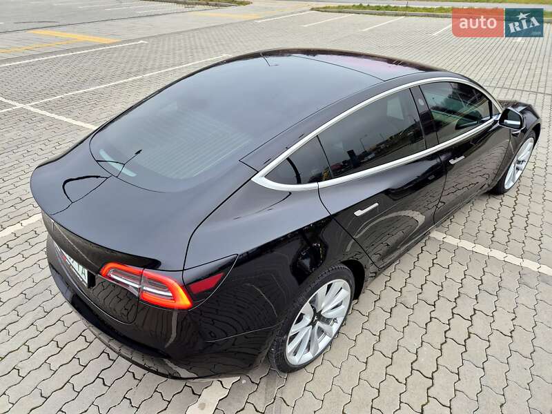 Седан Tesla Model 3 2018 в Львове