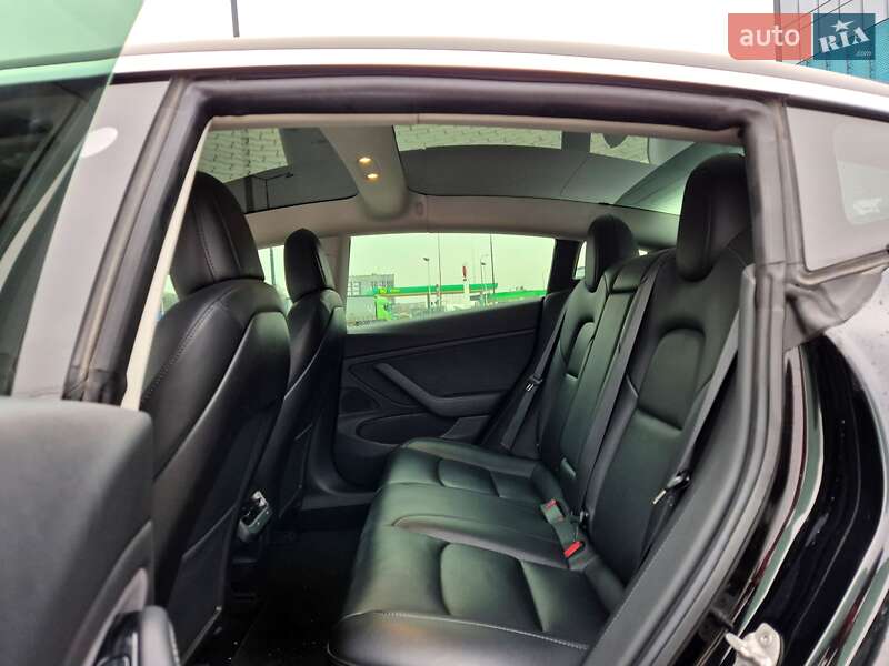 Седан Tesla Model 3 2018 в Львове