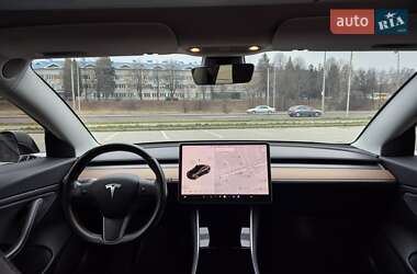 Седан Tesla Model 3 2018 в Львове