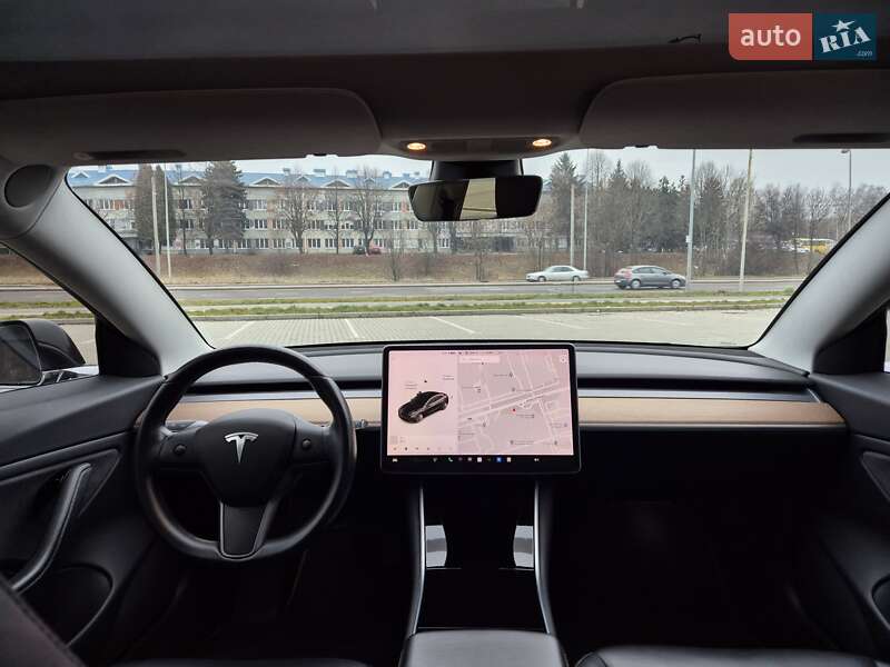 Седан Tesla Model 3 2018 в Львове