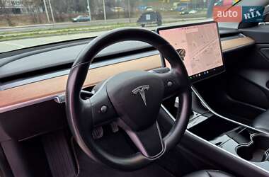 Седан Tesla Model 3 2018 в Львове