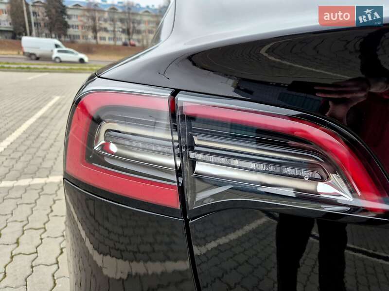 Седан Tesla Model 3 2018 в Львове