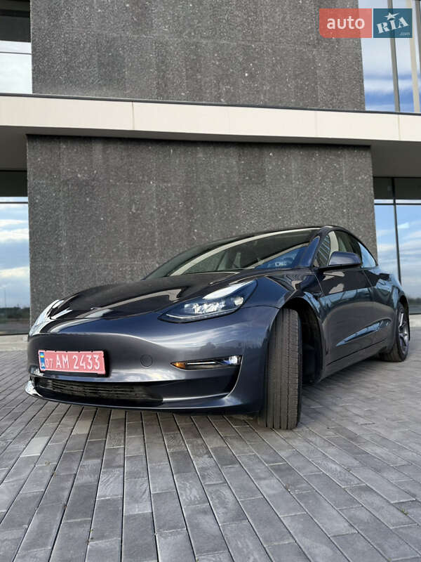 Седан Tesla Model 3 2023 в Ужгороде