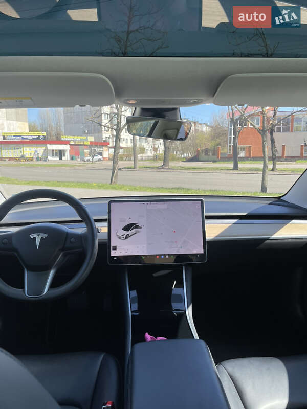 Седан Tesla Model 3 2019 в Черкассах
