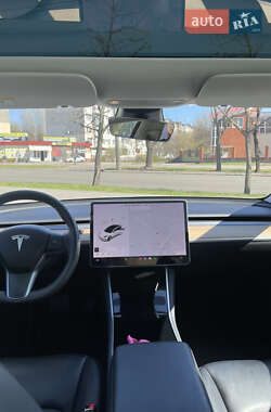 Седан Tesla Model 3 2019 в 