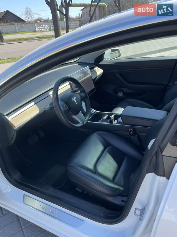 Седан Tesla Model 3 2019 в Черкассах