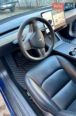 Седан Tesla Model 3 2022 в 