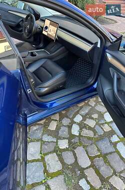 Седан Tesla Model 3 2022 в 