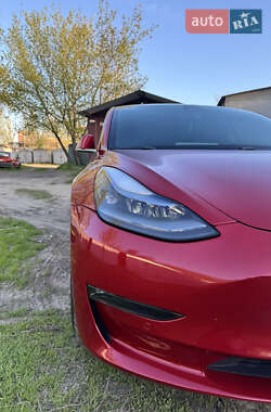 Седан Tesla Model 3 2020 в 