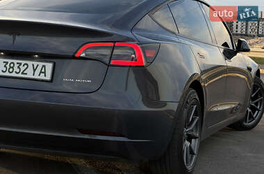 Седан Tesla Model 3 2021 в 