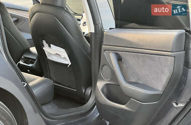 Седан Tesla Model 3 2021 в 