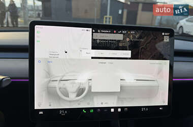 Седан Tesla Model 3 2021 в 