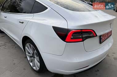 Седан Tesla Model 3 2019 в 
