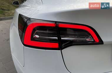 Седан Tesla Model 3 2019 в 