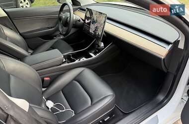 Седан Tesla Model 3 2019 в 