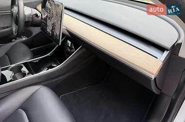 Седан Tesla Model 3 2019 в 