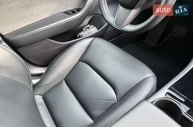 Седан Tesla Model 3 2019 в 