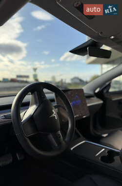 Седан Tesla Model 3 2023 в 