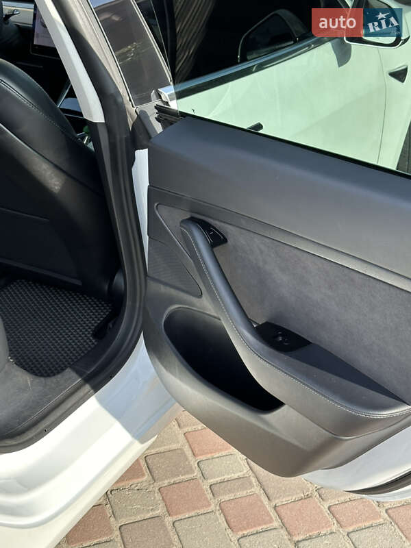 Седан Tesla Model 3 2020 в Запоріжжі