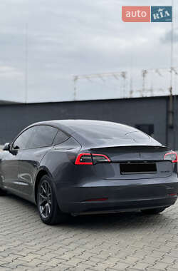 Седан Tesla Model 3 2023 в 
