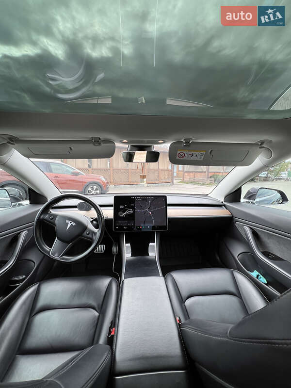 Седан Tesla Model 3 2019 в Сквирі