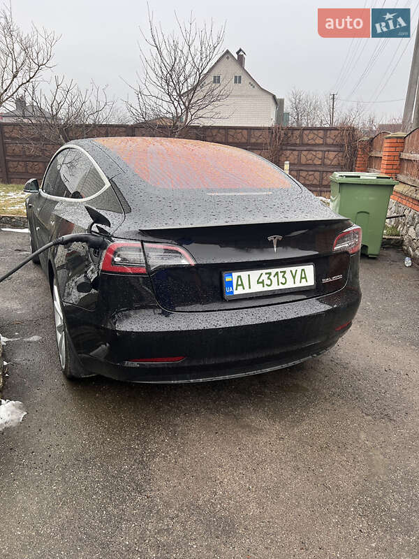 Седан Tesla Model 3 2019 в Сквирі