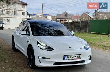 Седан Tesla Model 3 2020 в 
