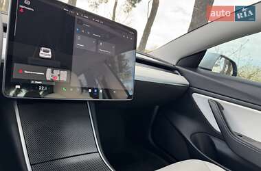 Седан Tesla Model 3 2020 в 