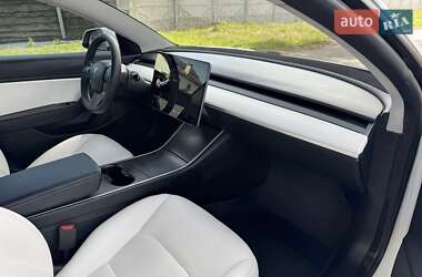 Седан Tesla Model 3 2020 в 