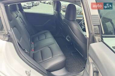 Седан Tesla Model 3 2023 в 