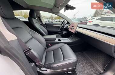 Седан Tesla Model 3 2023 в 