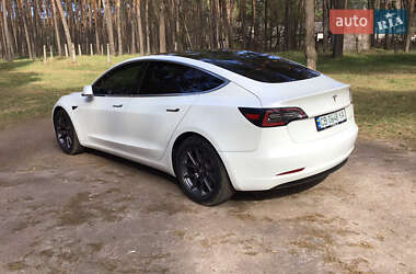 Седан Tesla Model 3 2020 в 