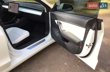 Седан Tesla Model 3 2020 в 